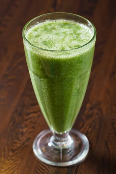 Green smoothie in glass — Stock Photo, Image