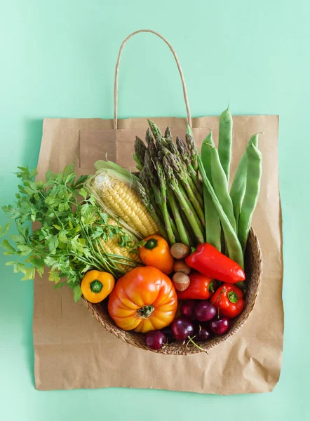 Sayuran segar dan buah-buahan — Stok Foto