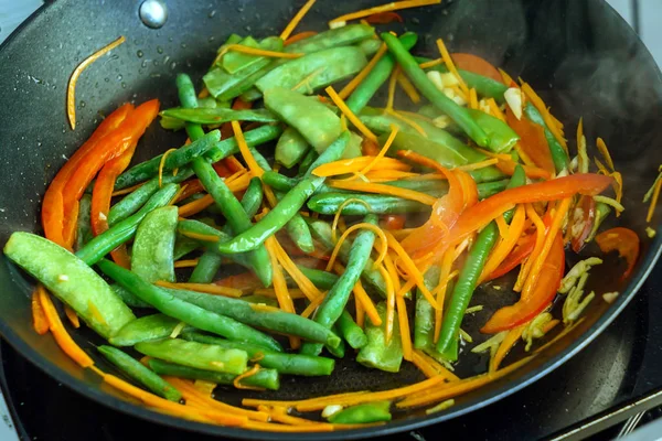 在平底锅烤的蔬菜 — 图库照片