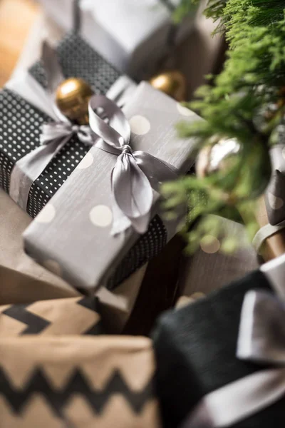 Urządzone pola prezenty świąteczne — Zdjęcie stockowe
