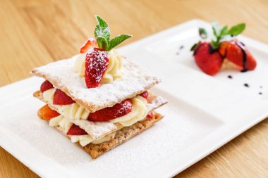 dondurulmuş tatlı çilek ile