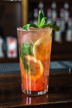 soğuk barda kokteyl