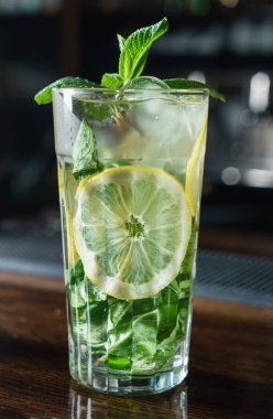 soğuk barda kokteyl