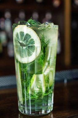 soğuk barda kokteyl