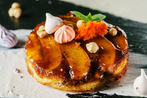 Tarte tatin with pears — Stock Photo, Image