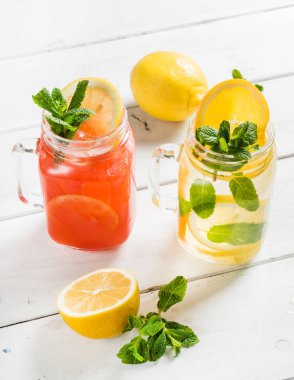 Yaz kavanozlarda içecekler