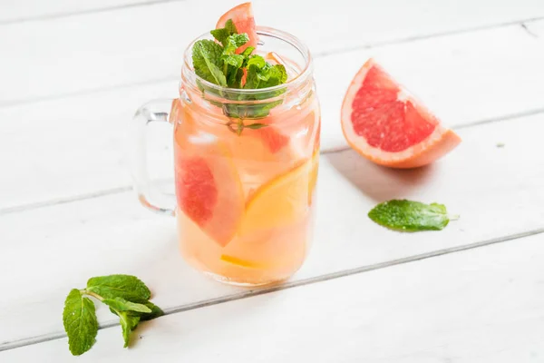 Summer lemonade in bowl — Stock Photo, Image