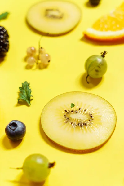 Luminoso sfondo frutti — Foto Stock