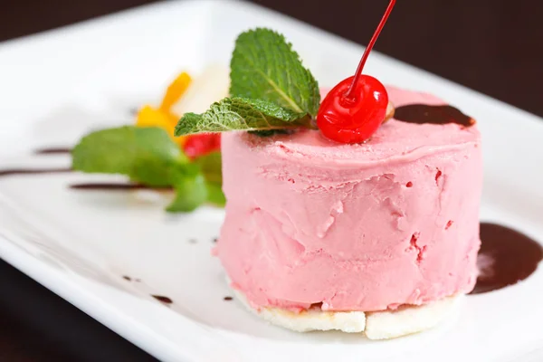 Cherry ice cream with fruits — Stock Photo, Image