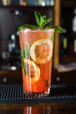 soğuk barda kokteyl