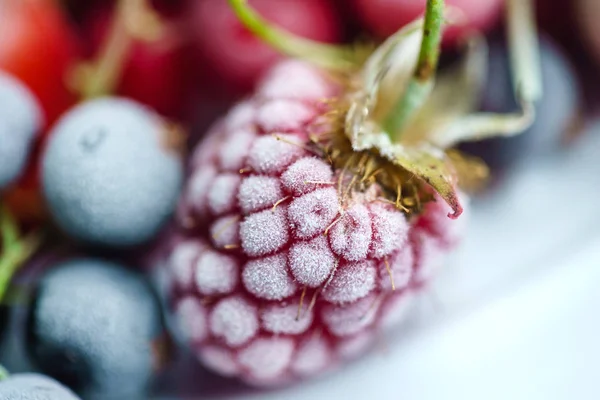 Малина заморожені ягоди — стокове фото