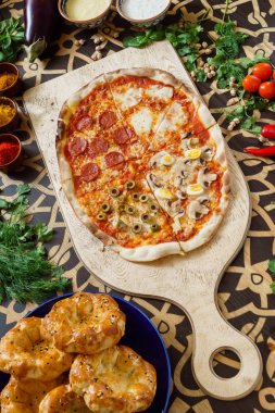 Pizza dört tatlar ile  