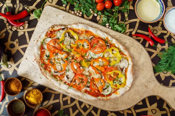 Sebzeli vejetaryen pizza. 