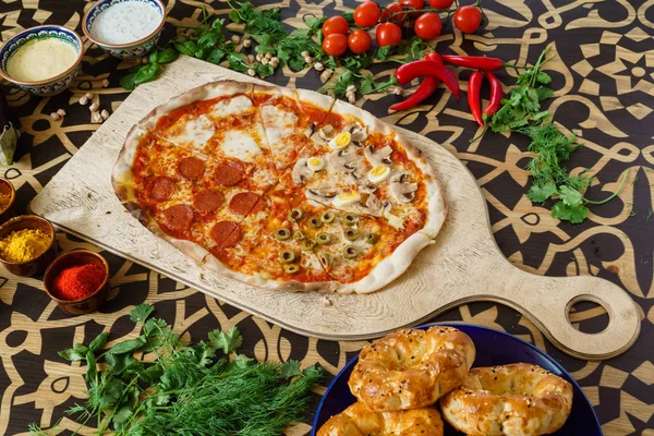 Pizza dört tatlar ile  