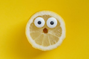 Beyaz gözlü komik limon