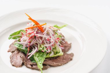 sebze ile taze sığır eti