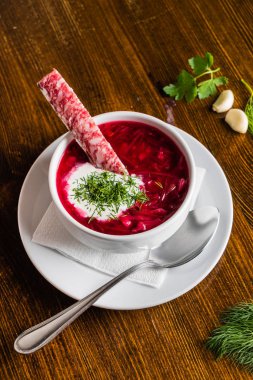 Borsch yeşil ve ekşi krema ile
