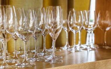 boş şarap bardakları