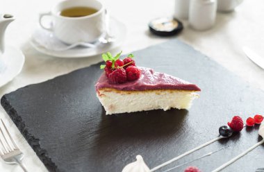 taze berry cheesecake
