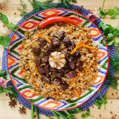 Pilav koyun eti, havuç, soğan ile