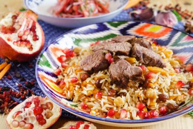 sığır eti ve nar tohumları ile pilav