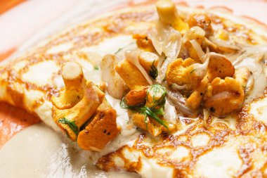 omlet chanterelles ve sos ile