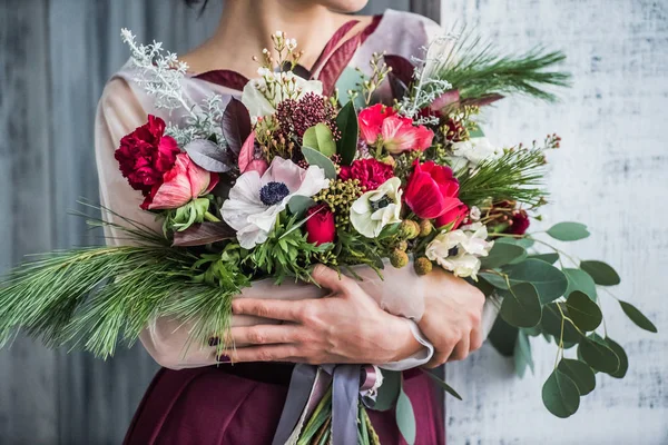 Ładne kobiety z kwiatami — Zdjęcie stockowe