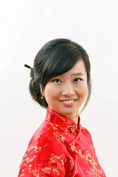 Chica en tradicional chino cheongsam —  Fotos de Stock