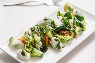 Taze bahar salatası