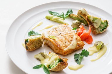 sebzeli somon bifteği