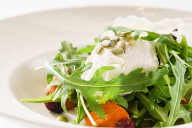 Tabakta taze salata 