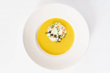 Sebze kremalı çorba.