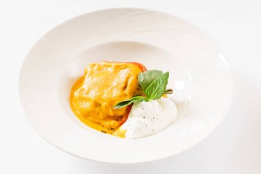 dolma biber plaka üzerinde 