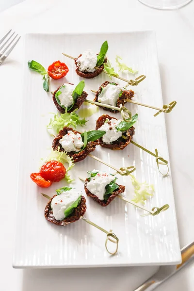 Canape savoureuse sur la table — Photo