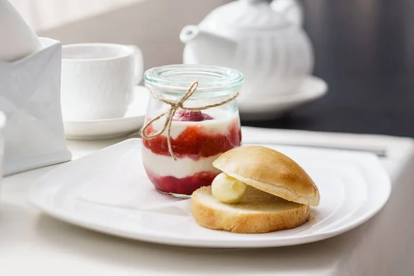 Delicioso desayuno en la mesa —  Fotos de Stock