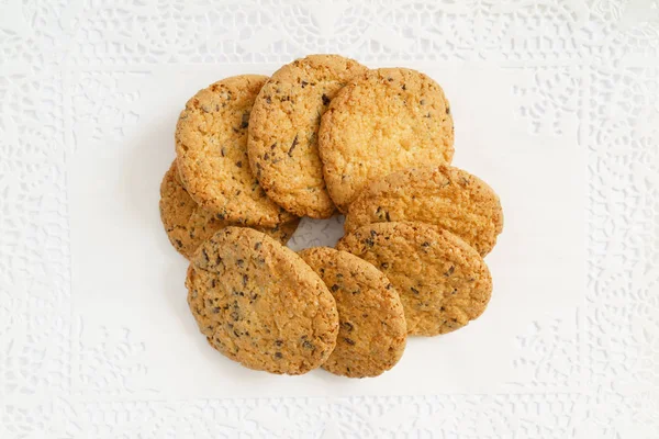 Galletas frescas sobre blanco —  Fotos de Stock