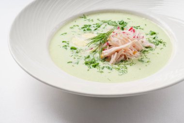 Yeşil soğuk çorba