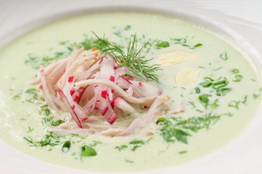 Yeşil soğuk çorba