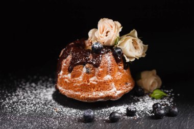 çiçekli tatlı pasta