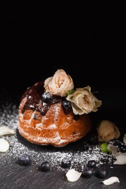 çiçekli tatlı pasta