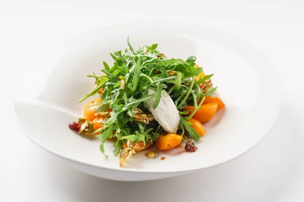Čerstvý salát s meruňkami — Stock fotografie
