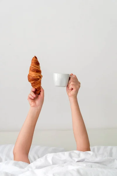 Mulher com xícara de café — Fotografia de Stock