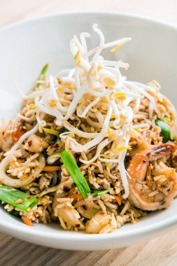  Plaka üzerinde lezzetli yemek