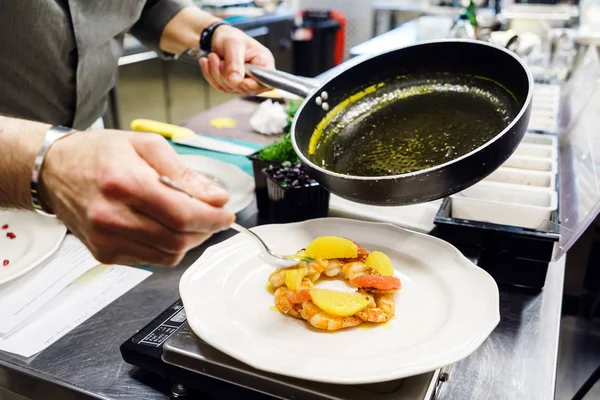 iş yerinde erkek Şef 