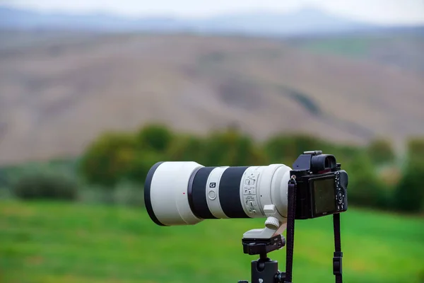 Camera standing on the tripod — Stock Photo, Image