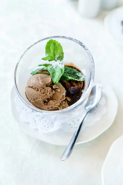 Ice cream with jam — Stock Photo, Image