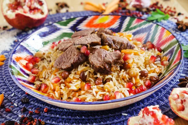 Pilaf mit Rindfleisch, Gemüse — Stockfoto