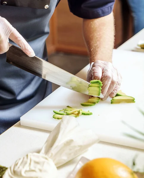 Männlicher Koch bei der Arbeit — Stockfoto