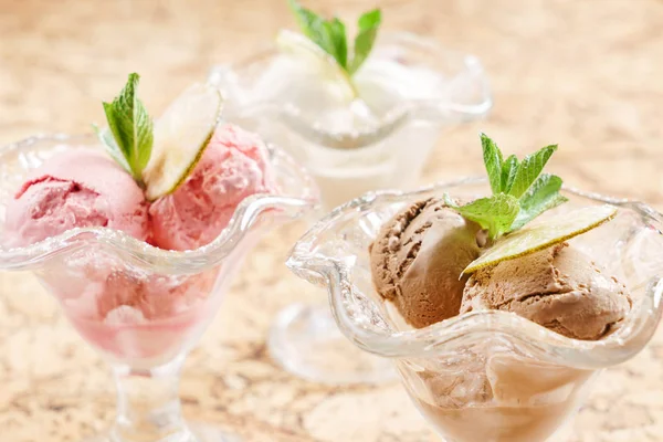 Ice cream in the bowls — Stock Photo, Image