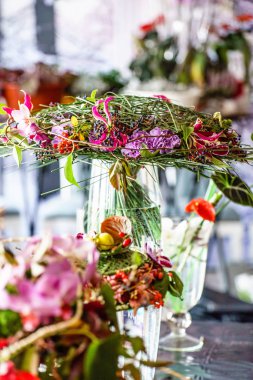  ile parlak çiçek buketleri 